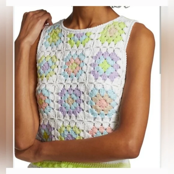 Alice + Olivia Reva Medallion Crocheted Top Size Small - Picture 4 of 11